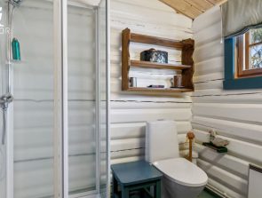 what is the daily rate for a luxury bathroom trailer